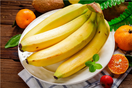 香蕉皮煮水的功效与作用4