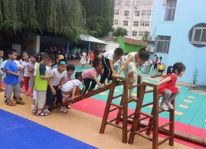 幼儿园安全玩木梯教案3