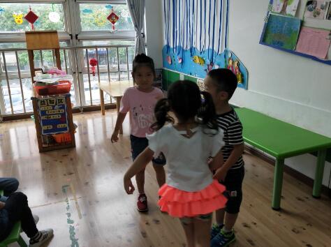 中班安全教案独自在家3