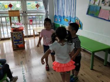 中班安全教案独自在家3