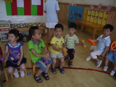 幼儿园中班头发肩膀膝盖脚教案2