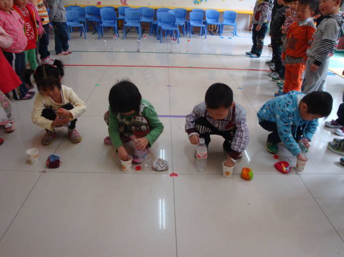 小班健康我和响瓶一起玩教案1