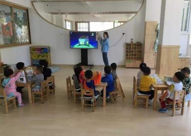 幼儿园小班认识白天黑夜教案1