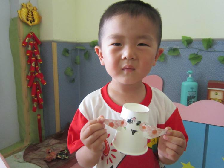 小班彩纸飘飘教案1