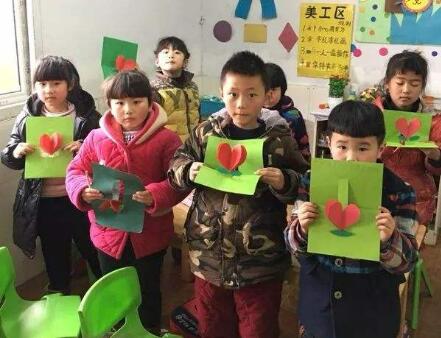 托班数学彩纸飘飘教案2