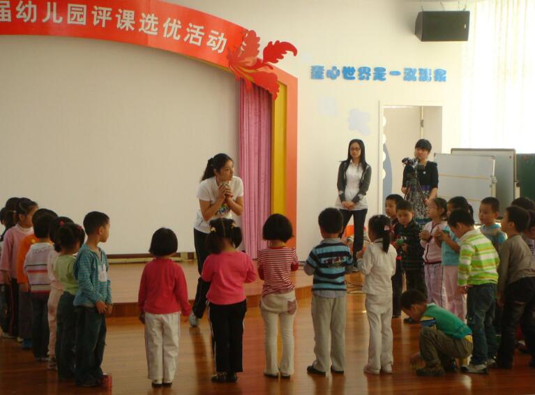 小班游戏飞机格教案3