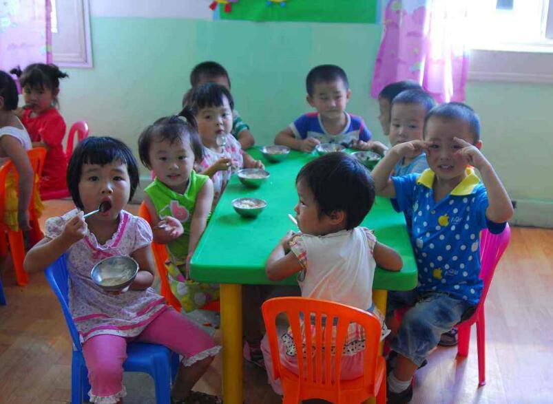 中班健康食物王国教案3