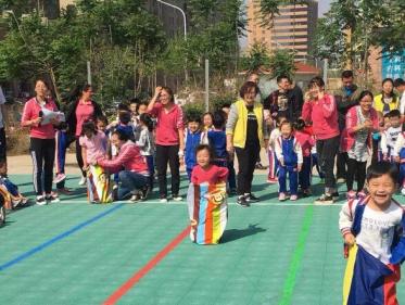 拉个圆圈走走儿歌教案1