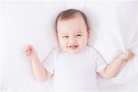 满月婴儿多久换次尿布 宝宝尿布更换时间是多久