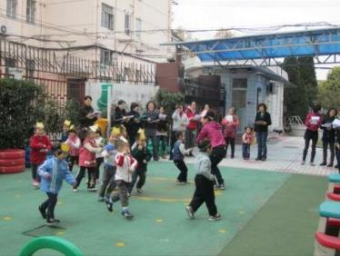 小班篮球传球跑圈教案1 小班篮球传球跑圈教案1