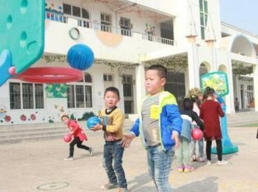 小班篮球传球跑圈教案2 小班篮球传球跑圈教案2