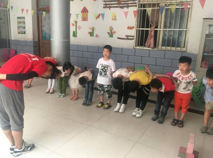 小班健康聪明的兔子教案3