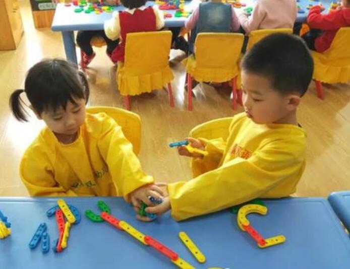 小班语言两个好朋友教案2