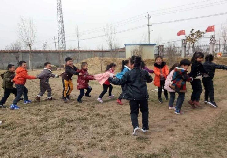 小班健康老鹰捉小鸡教案2