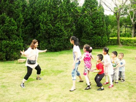幼儿园小班老鹰捉小鸡游戏教案3