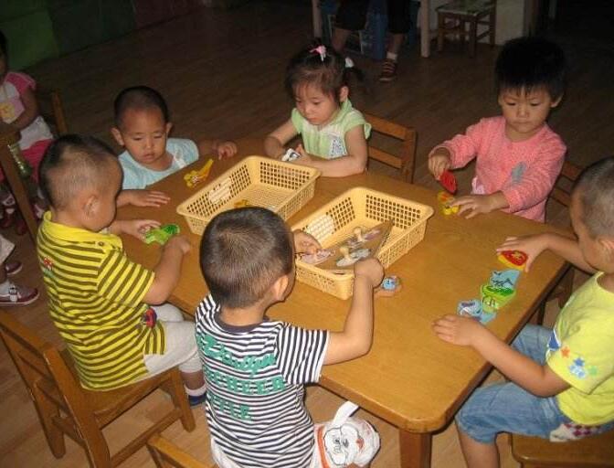 幼儿园一起玩玩具教案1