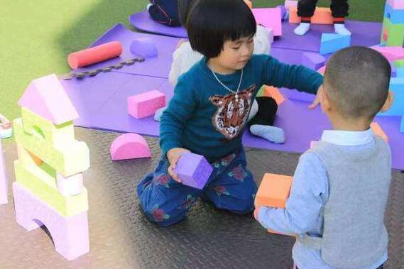 幼儿园一起玩玩具教案3