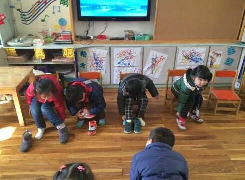 幼儿园小班穿鞋教案1