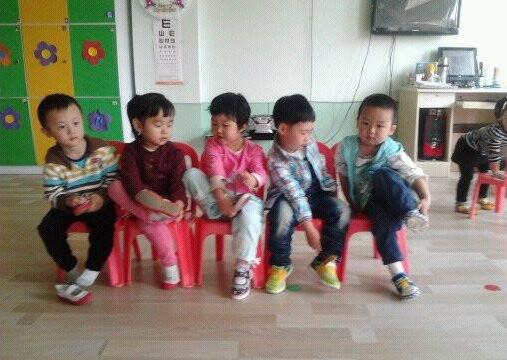 小班生活会穿衣会穿鞋教案1