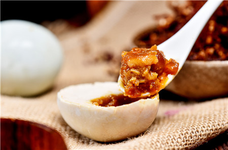慢性咽炎可以吃咸鸭蛋吗