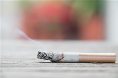 慢性咽炎能不能抽烟 抽烟会加重咽炎吗？1
