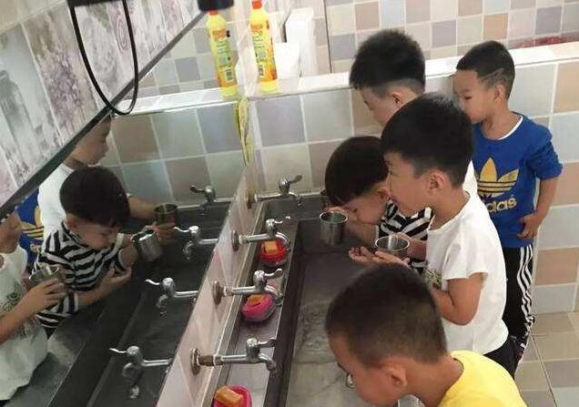 我会漱口小班健康教案1