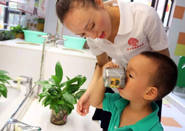 我会漱口小班健康教案3