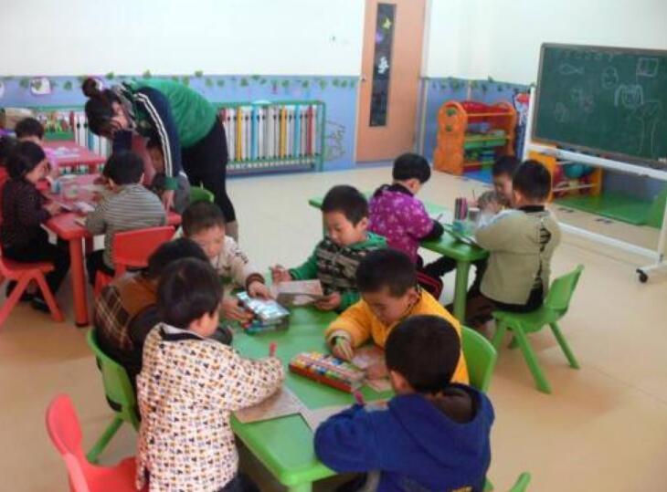 小班美术可爱的鱼教案3