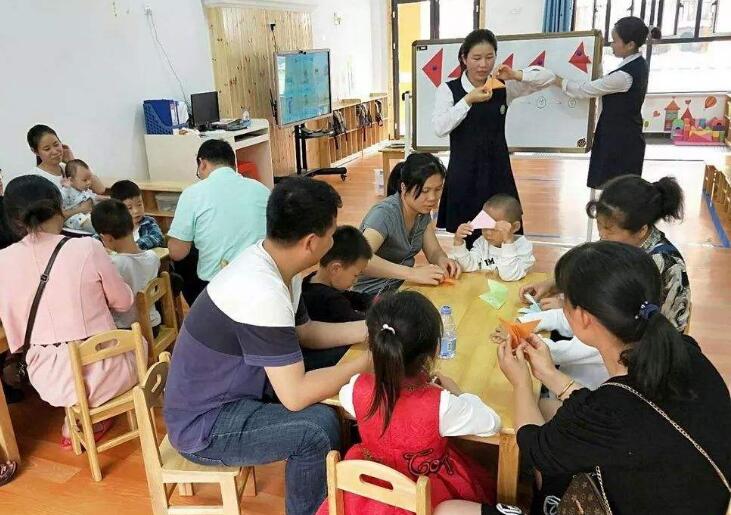 托班语言关心长辈教案3