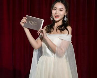 大学迎新晚会创意节目单设计