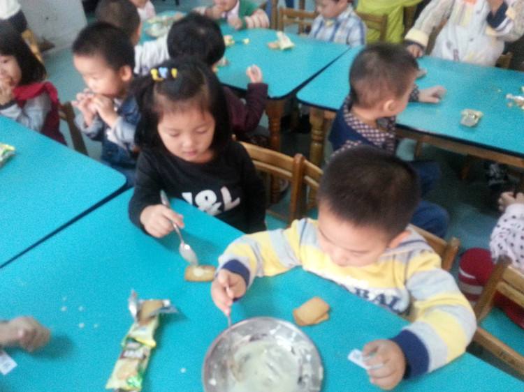 大班制作夹心饼干教案2