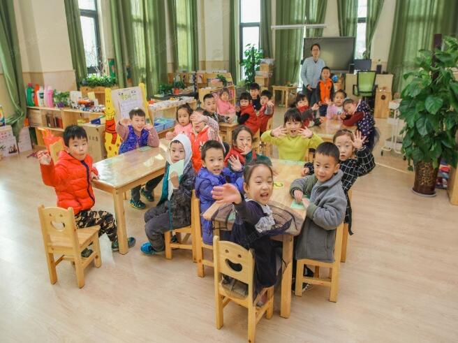 幼儿园荷叶姐姐的伞教案3