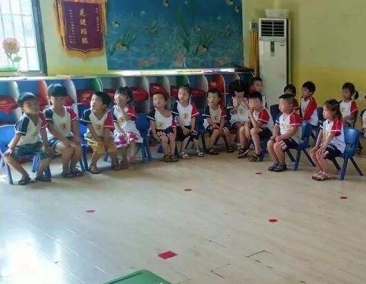 幼儿园大班语言快乐的小屋教案1