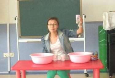 中班科学水宝宝搬家教案2