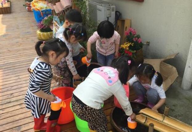 小班水宝宝搬家科学教案2