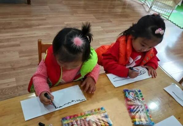 小班美术小汽车教案2