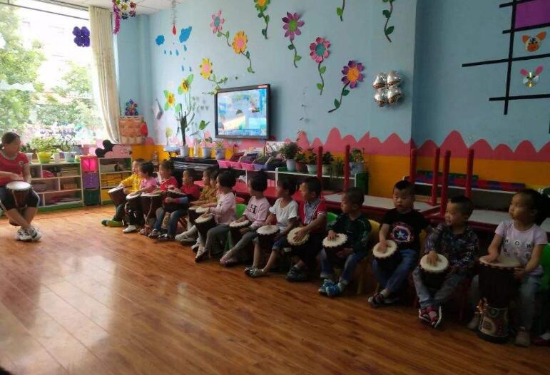幼儿园月亮婆婆喜欢我教案3