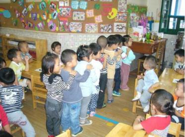 大班音乐月亮婆婆喜欢我教案3