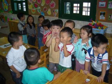 中班科学望着月亮吃大饼教案2