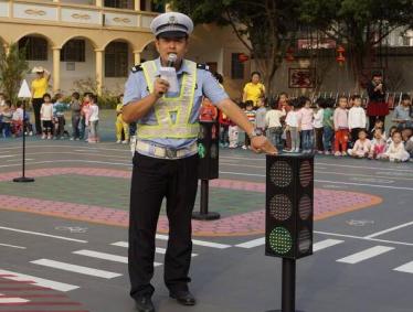 幼儿园大班交通安全教案2
