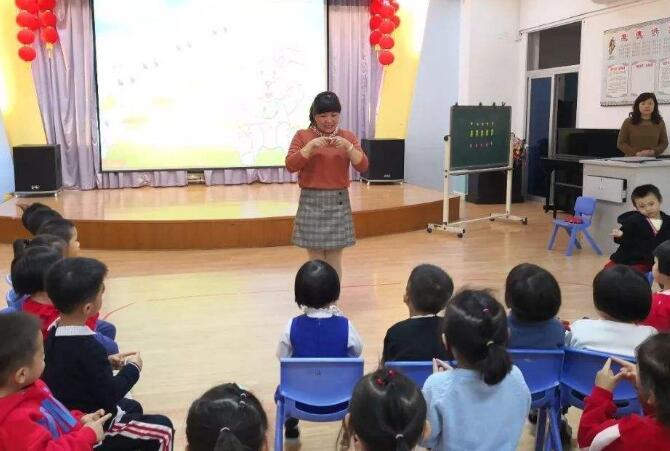 小班数学小猪洗澡教案1