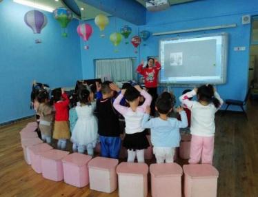 小班拖拉玩具真好玩教案1