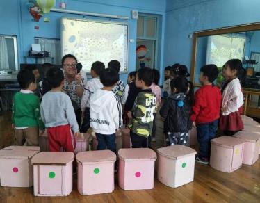 小班拖拉玩具真好玩教案3