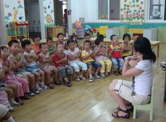 小班身体玩玩乐教案1