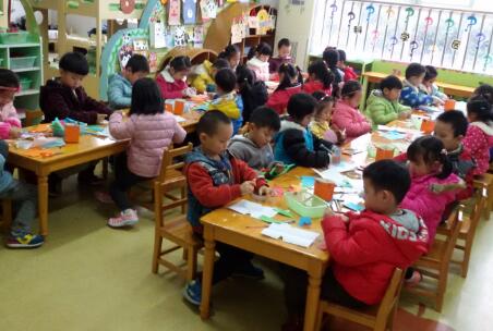 幼儿园小鱼捉迷藏教案1