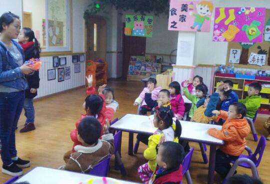 幼儿园小班科学瓶子和盖子教案3