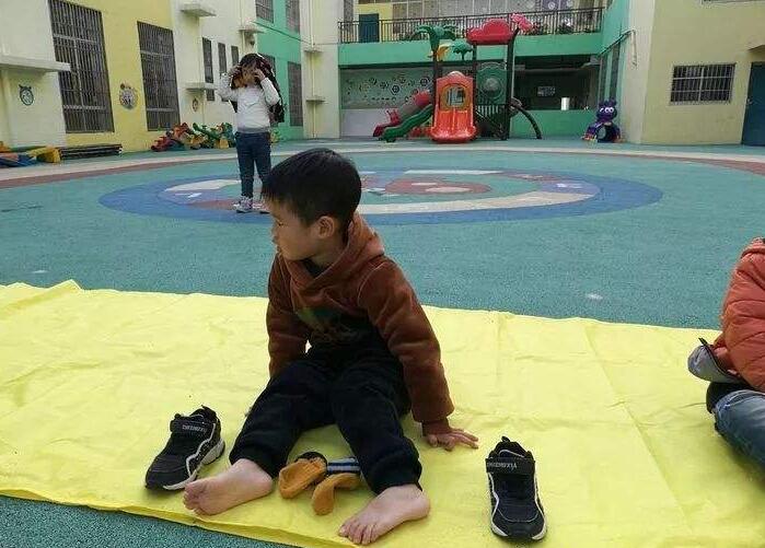 小班美术我的小袜子教案3 小班美术我的小袜子教案3