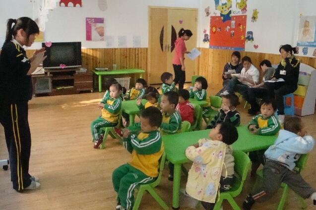 中班科学昆虫躲在哪里教案1