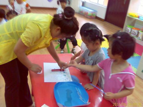 小班科学雨天的快乐教案3