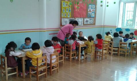 幼儿园小班雨天里的多多教案3